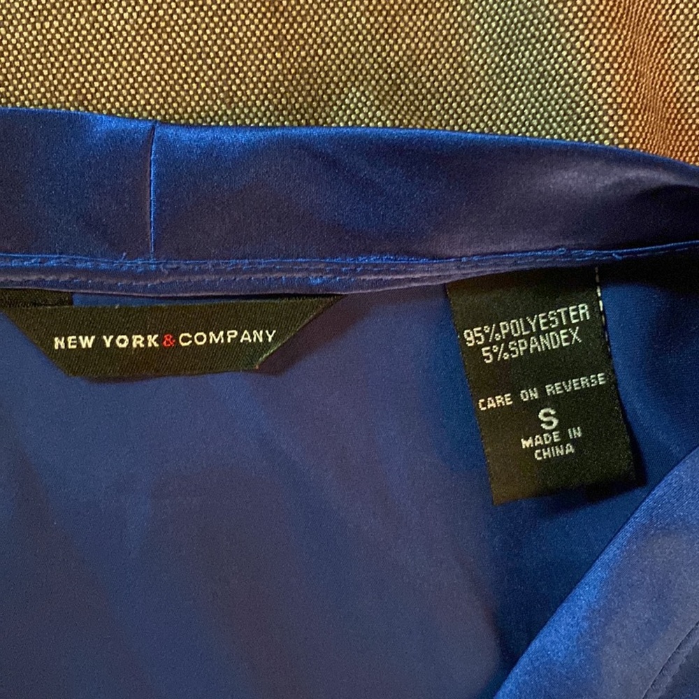 New York and Co silky blouse - Picture 2 of 3